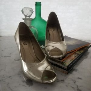 Kenneth Cole Reaction Gold peep toe pumps